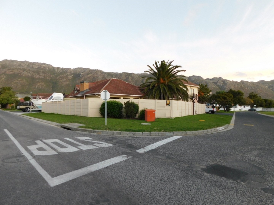 6 Bedroom Property for Sale in Dobson Western Cape